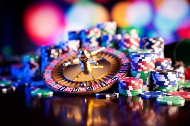 Mobile phone displaying toto919 card game interface with seamless switching between live dealer tables and slot games